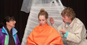 Funérailles d'hiver en répétitions par la troupe du Théâtre du Jeudi
